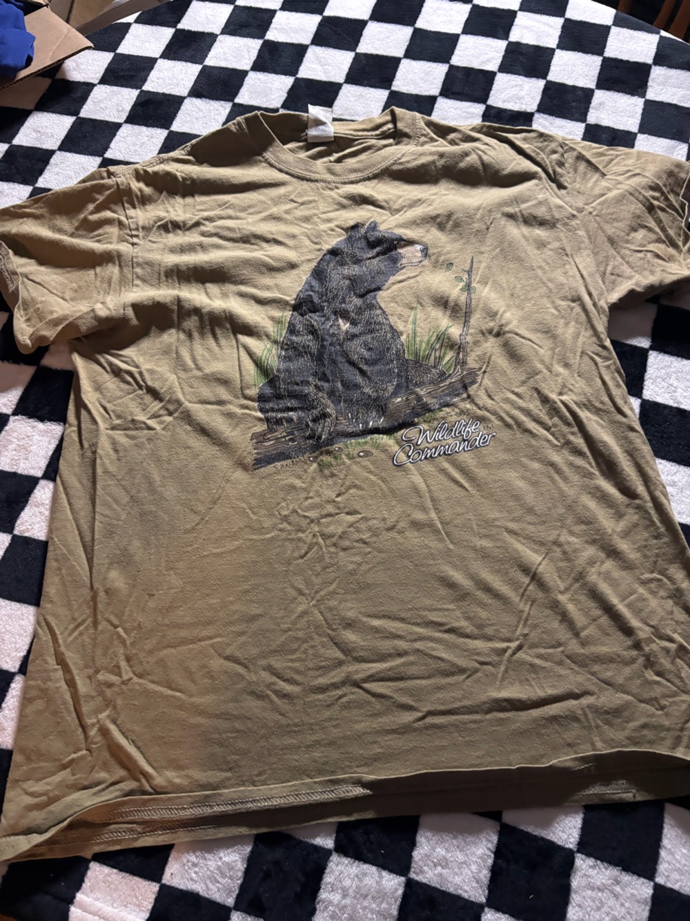 Size medium Wildlife Commander Men’s Graphic T-Shirt - Olive Green